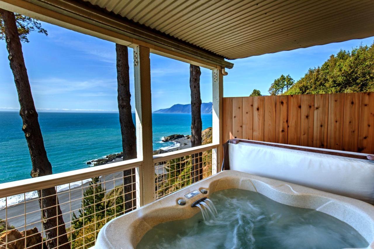 Amazing Oceanview 2 Bedroom Oceanfront! By Oceanviewhottubs Shelter Cove, Ca Tesla Ev Station Екстер'єр фото