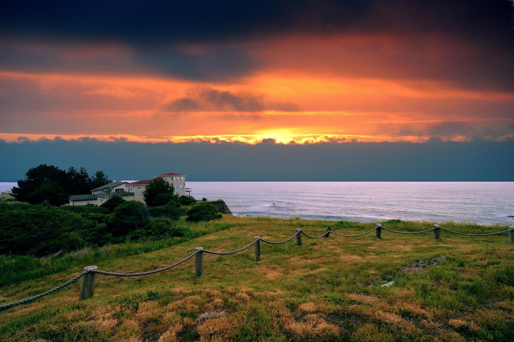 Amazing Oceanview 2 Bedroom Oceanfront! By Oceanviewhottubs Shelter Cove, Ca Tesla Ev Station Екстер'єр фото